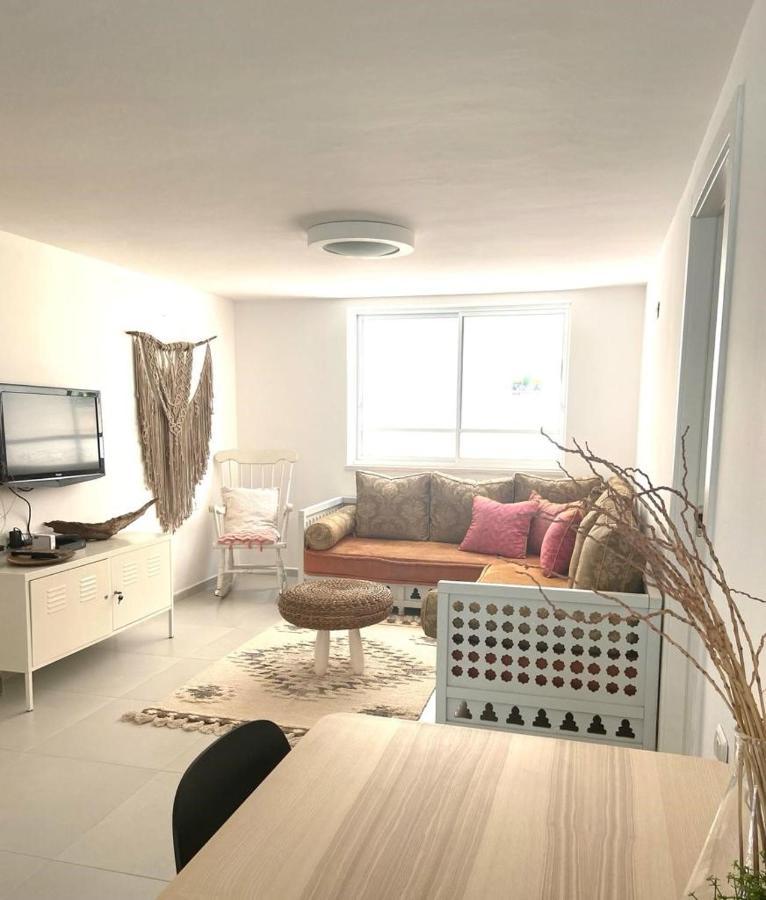 Apartment אירוח השקד - 10דק' משדה התעופה