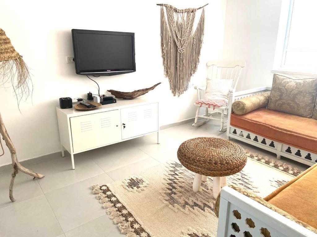 Apartment אירוח השקד - 10דק' משדה התעופה